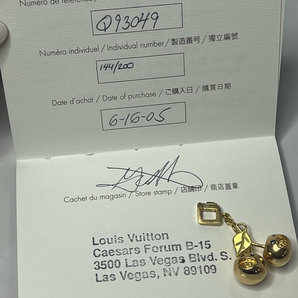 LOUIS VUITTON MURIKAMI CERISES VINTAGE 18KT GOLD CHARM/PENDANT - Picture 3 of 14